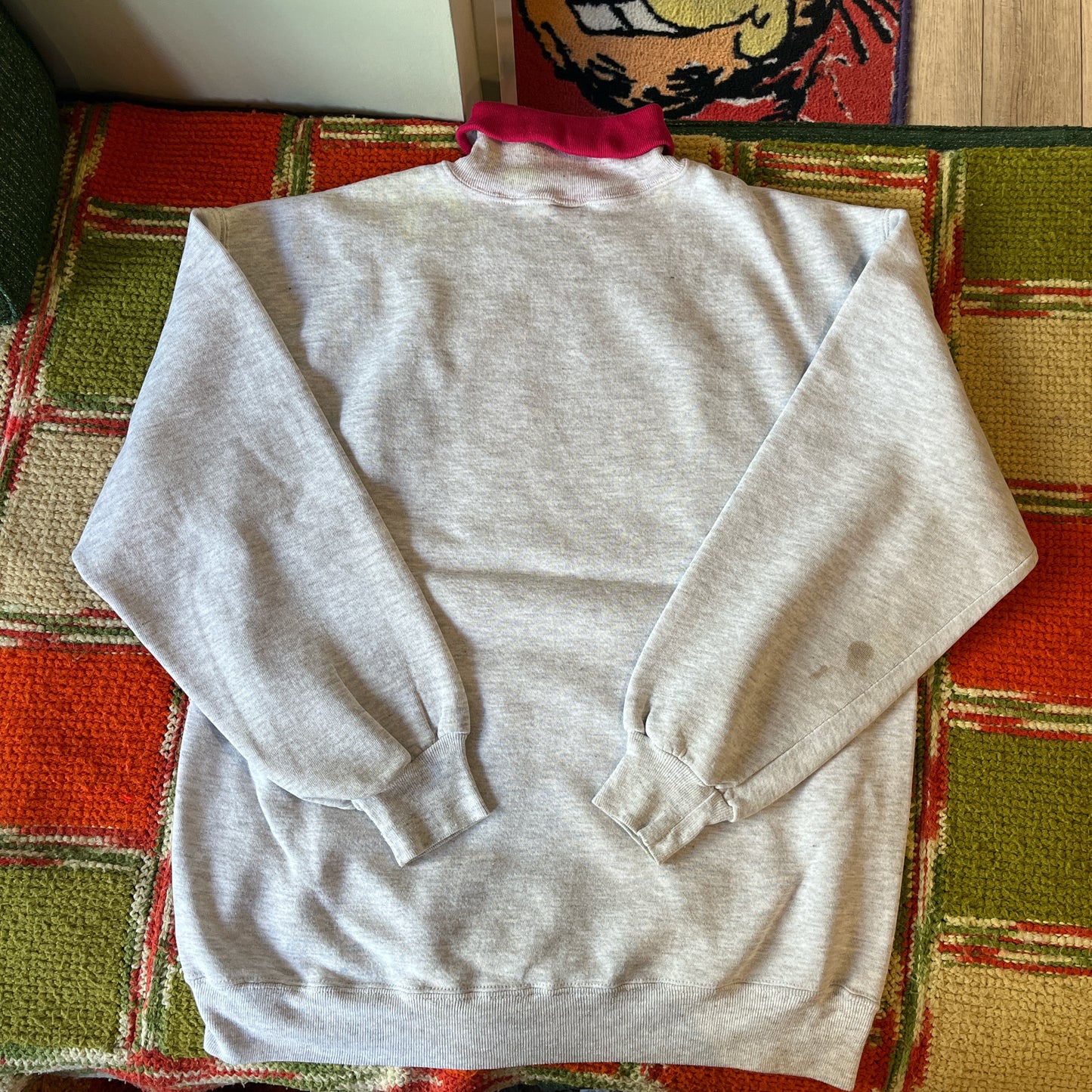 Cats with Yarn sweatshirt (large)