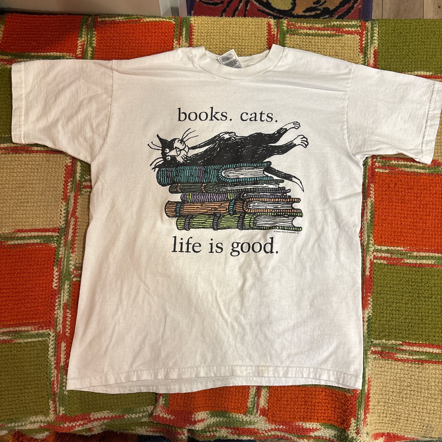 books. cats. tee